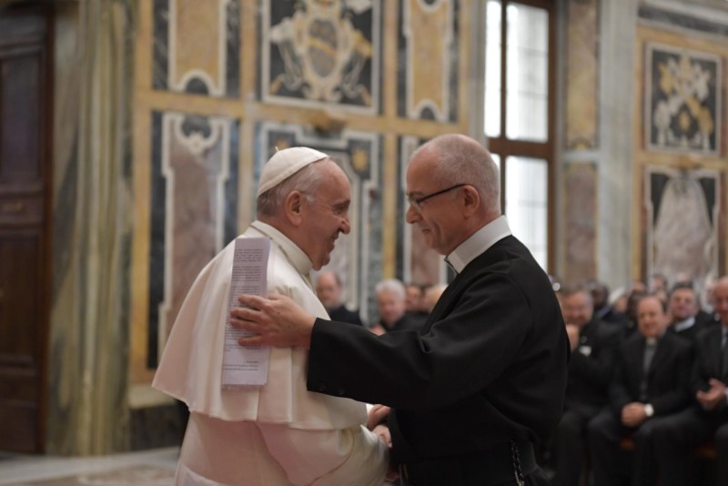 Papa Francesco: all’Accademia Alfonsiana «una teologia morale che non esita a “sporcarsi le mani” con la concretezza dei problemi»